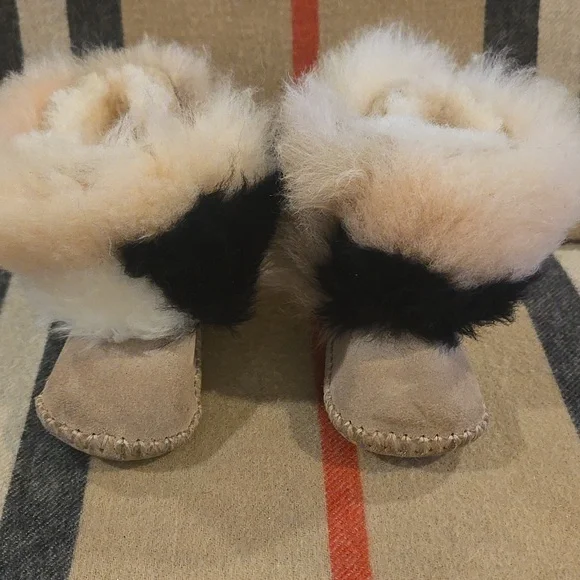 UGG Patchwork Furry Boots Sz 2-3 - Picture 4 of 6